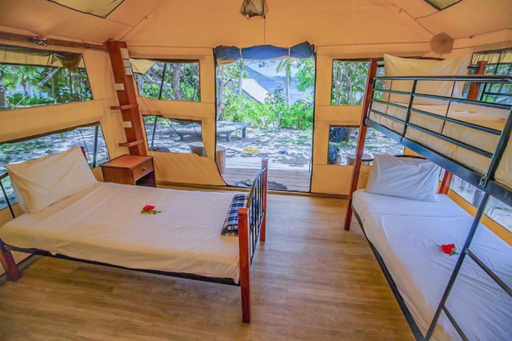 Barefoot Kuata Island Resort Luaran gambar