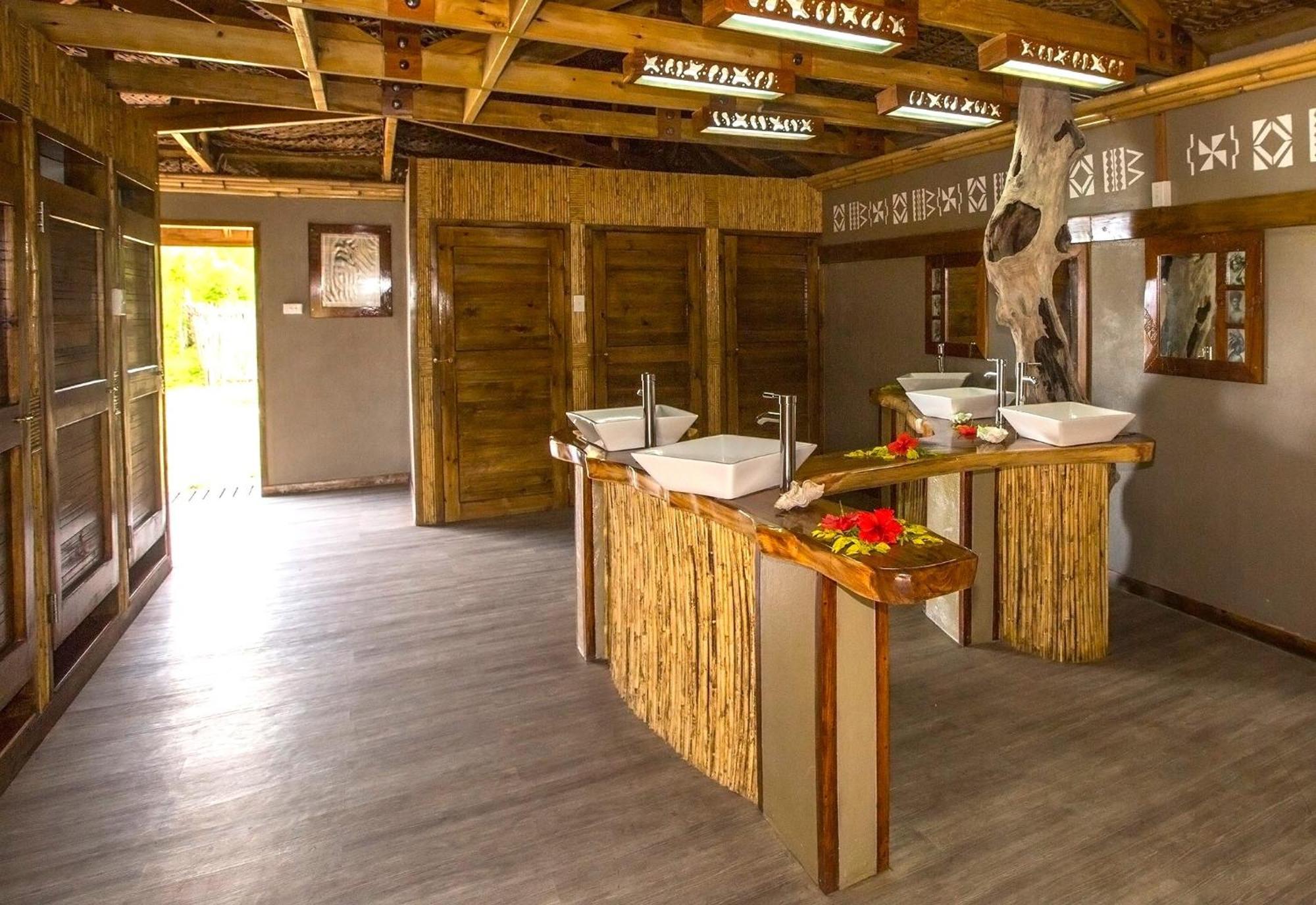 Barefoot Kuata Island Resort Luaran gambar