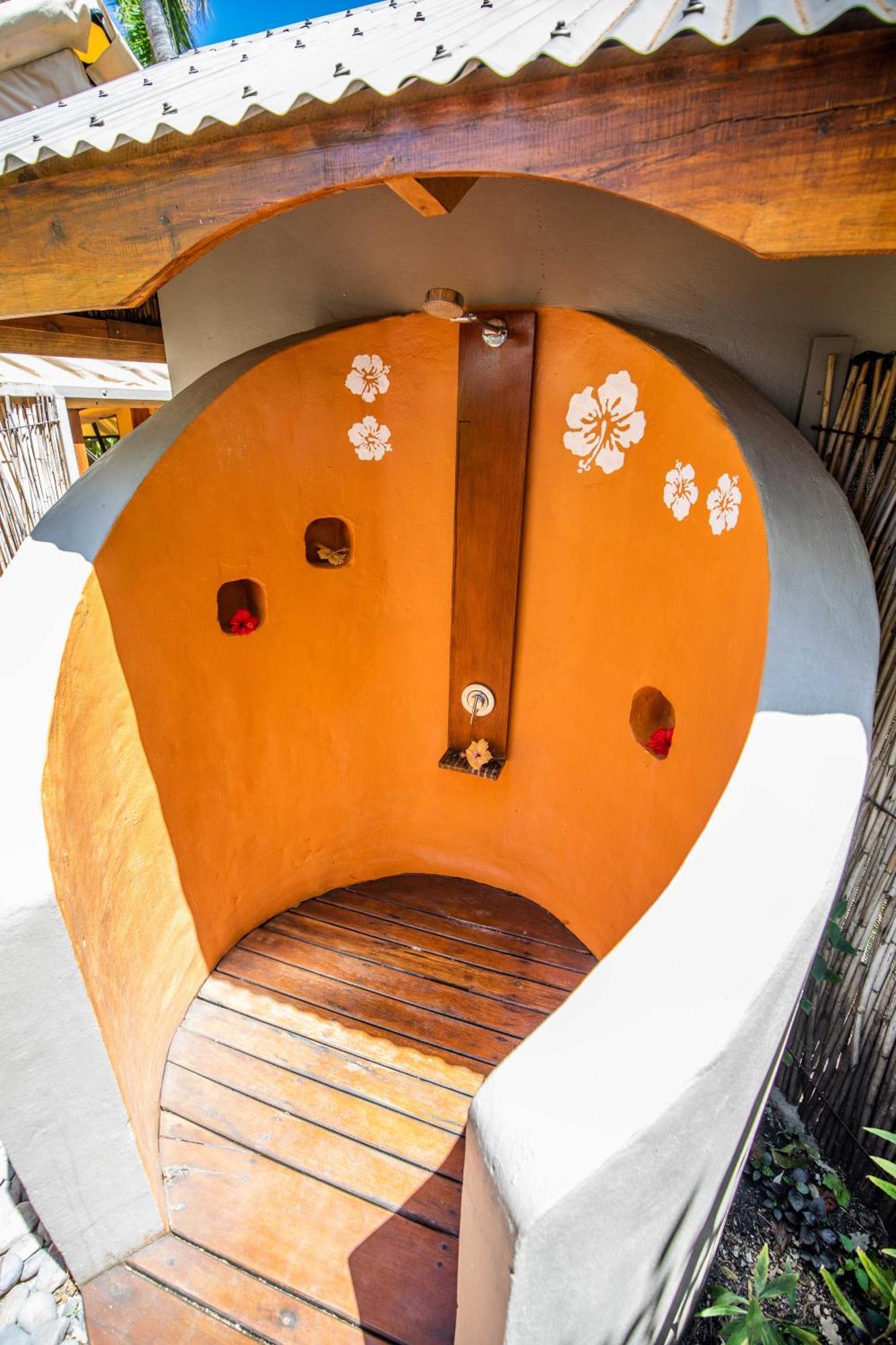 Barefoot Kuata Island Resort Luaran gambar