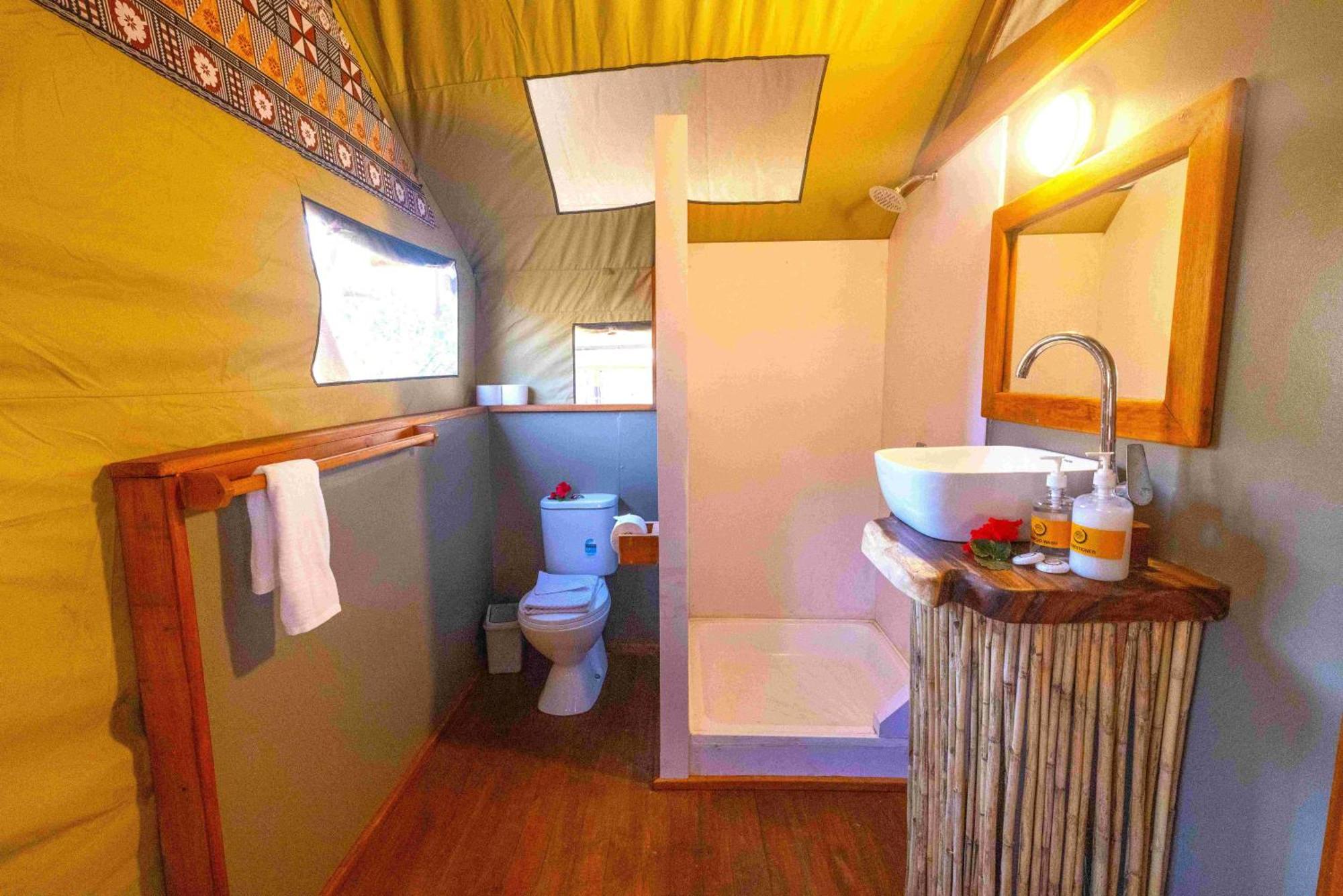 Barefoot Kuata Island Resort Luaran gambar